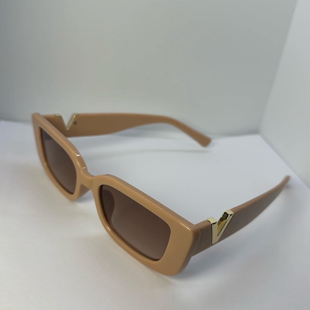 Chic Retro Nude Square Sunglasses Gold V Detail UV Protection Trendy Shades